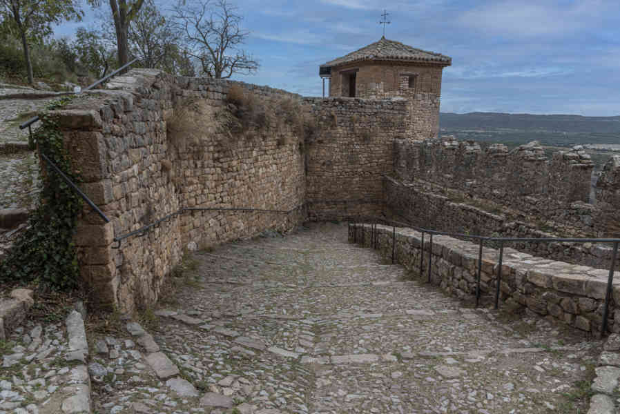 Huesca - Alquézar 14 - castillo y colegiata de Santa María la Mayor de Alquézar.jpg